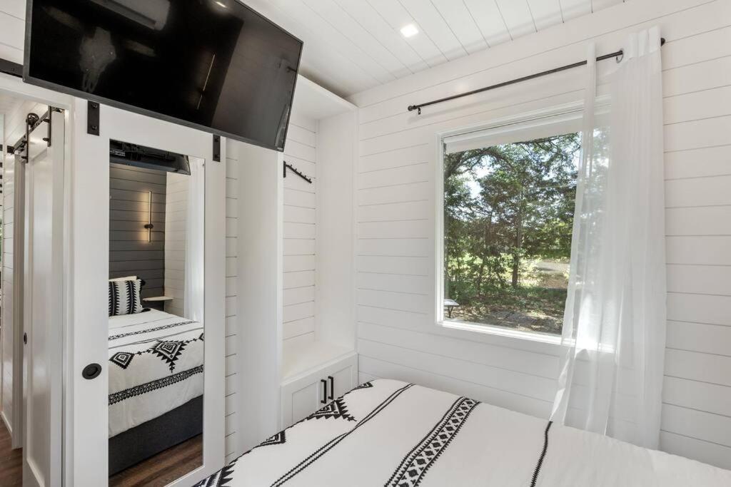 The Lonely Bull Luxury Container Home On 5 Acres 웨더포드 외부 사진
